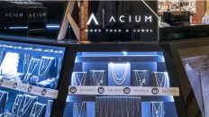Acium, Loures